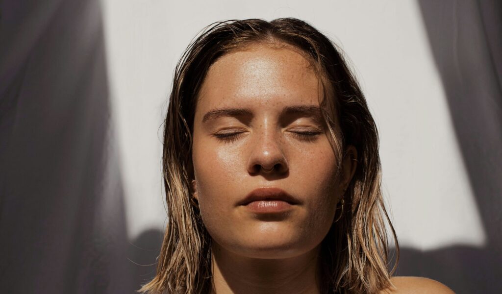 Best Niacinamide Serums for Glowing Indian Skin in 2025